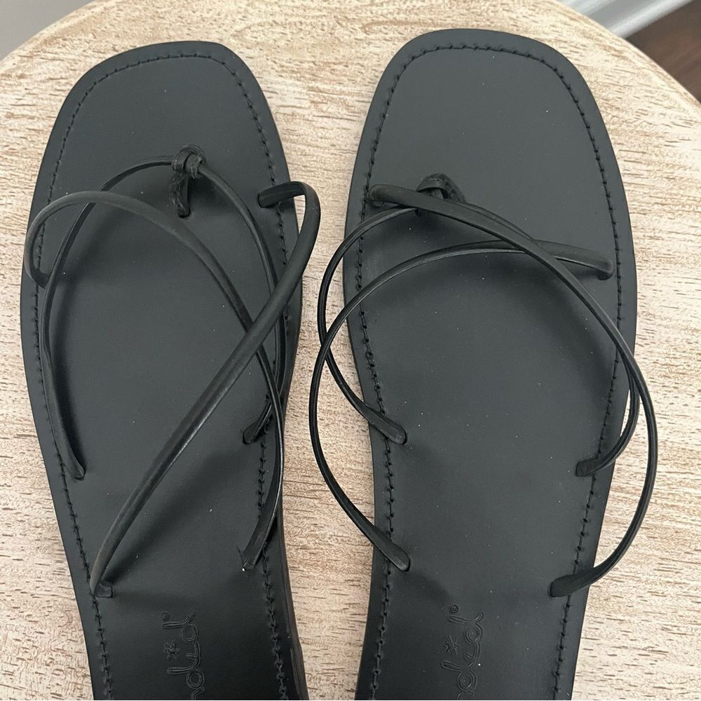 Splendid Black Strappy Flat Sandals - Picture 5 of 6